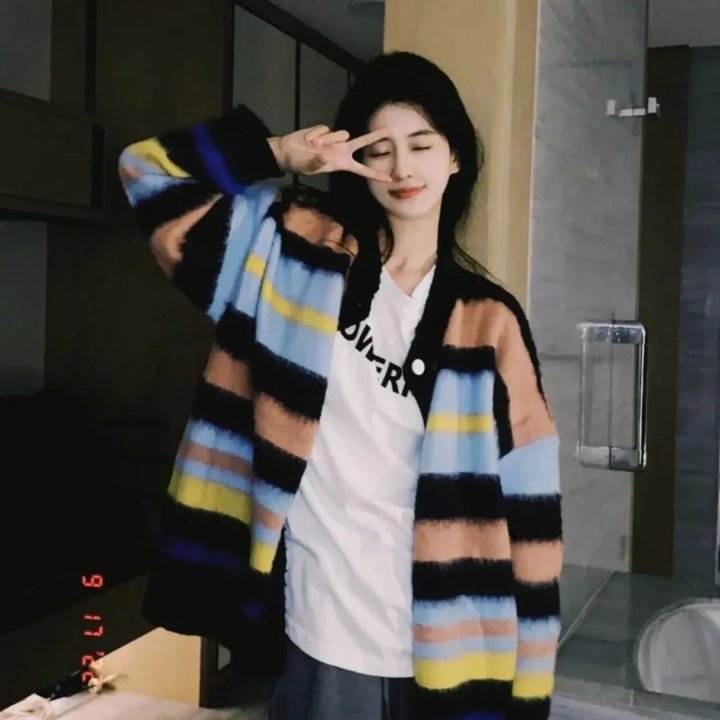 公寓里的两个女人 海报